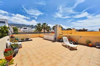 Etagenwohnung en Avenida adeje 300 32. Apartamento con vista al mar frontal y grande terraza