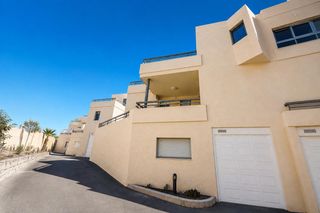 Casa adosada en Avenida los abrigos 5. Adosado en venta en la tejita