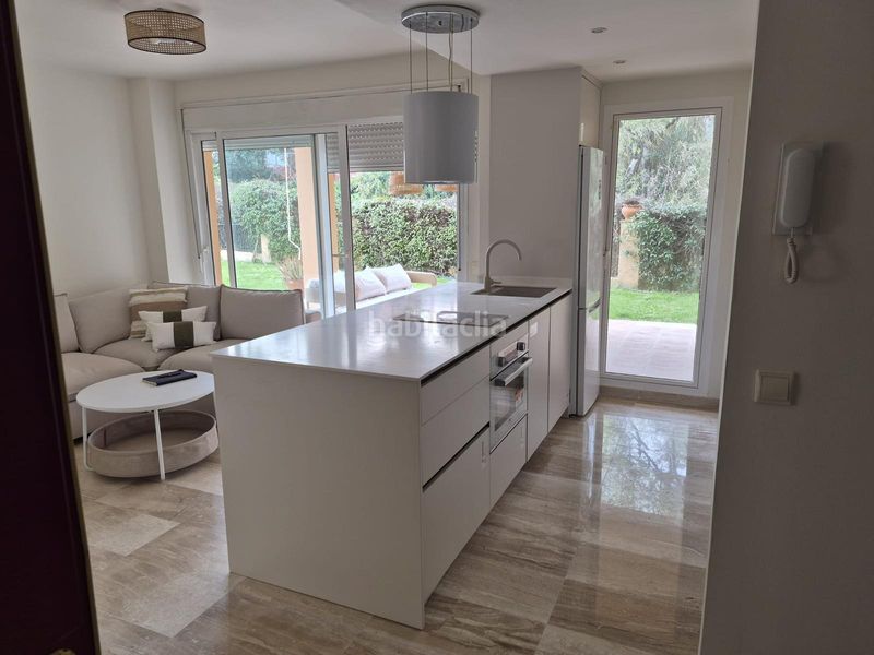 Foto 2cd31d9f-2ad6-48e2-adbb-f02aecdf2b32. Planta baixa a avenida 3 89 a Hacienda Las Chapas Marbella