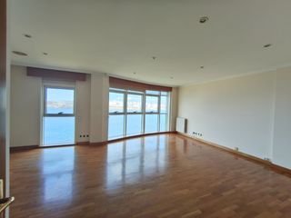 Lloguer Pis  Rúa sor joaquina 3. Alquilamos piso frente al mar.