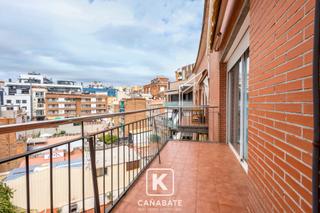 Àtic  Carrer del general prim. Ático exclusivo con terraza de 90m2 privada y plaza de parking d