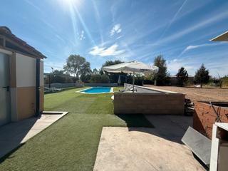 Xalet a Estremera. Impresionante chalet con 3.000 m2 de terreno