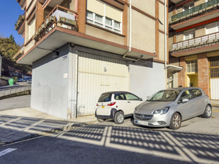 Geschäftsraum in Arrasate o Mondragón. Santa marina kalea. se vende local comercial