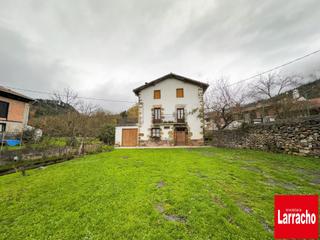Maison à Arrasate o Mondragón. Garagartza auzoa, se vende caserío con 123.000 m2 de terreno per