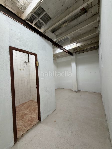 Foto bbe4ce2f-8244-48ec-9842-375c83914bd6. Local comercial a carrer d'entença 33 a Sant Antoni Barcelona