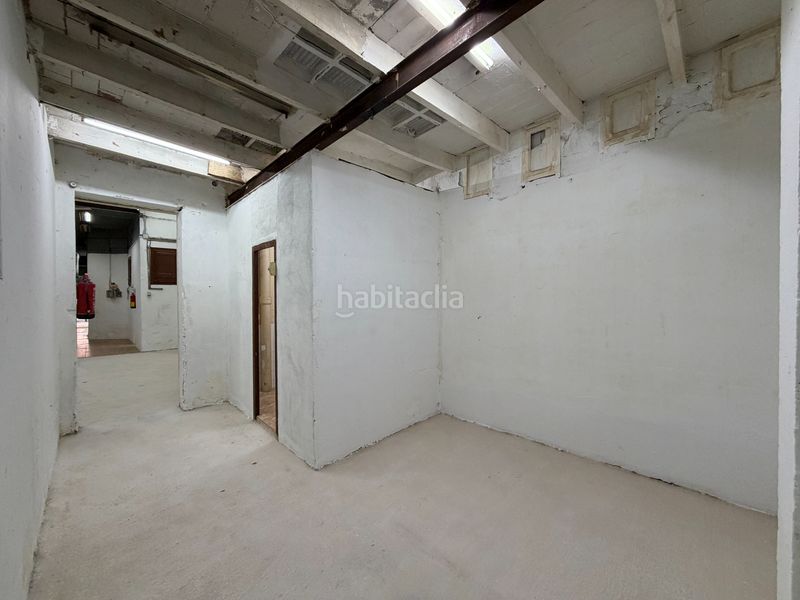 Foto f23d5afa-4298-49a2-82c3-e832f21f98fb. Local comercial a carrer d'entença 33 a Sant Antoni Barcelona