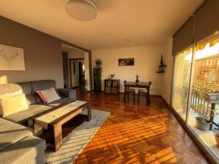 Pis a Carrer de joan maragall 8. Vivienda exterior con luz