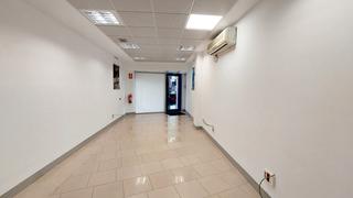 Rent Business premise  Avinguda de josep tarradellas. Local en buen estado