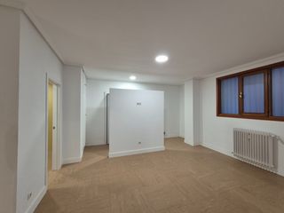 Miete Büro in Pasaje de caleruega 4. Oficina pinar de chamartin