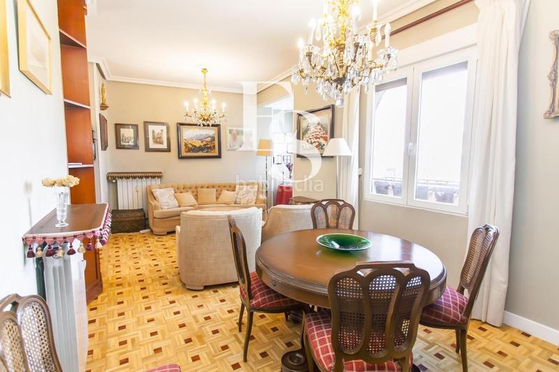 Foto af4784b1-c52a-4fa1-83cc-00e87ab030e8. Pis amb aparcament a Trafalgar Madrid