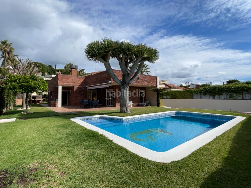 Foto 2edda332-f548-4b15-9bac-0016f6459560. Casa amb xemeneia calefacció piscina a Sant Vicenç Platja Sant Vicenç de Montalt