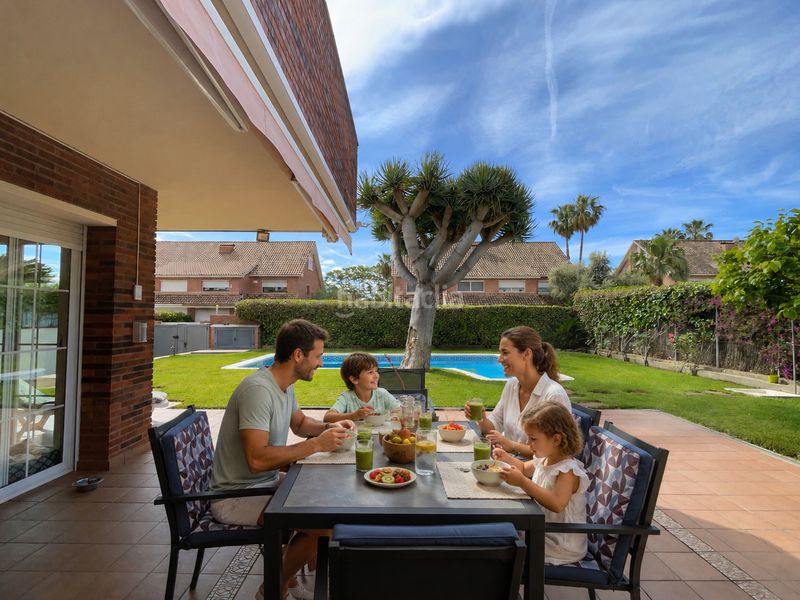 Foto a27a49ed-5c0b-4a95-ad1e-8e547583e030. Casa amb xemeneia calefacció piscina a Sant Vicenç Platja Sant Vicenç de Montalt