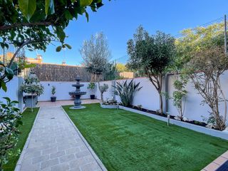 Maison jumel�e dans Cam� de la Serra. Casa adosada con jard�n y barbacoa.