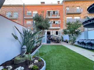 Reihenhaus in Cam� de la Serra. Casa adosada con jard�n y barbacoa.