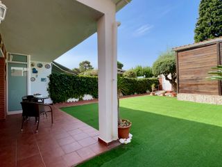 Doppelhaus in Sant Vicenç Platja. Casa pareada con jardín cerca de la playa y de todos los servici