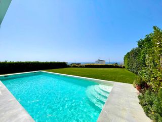 Xalet a El Balís - Can Calella. Casa con piscina y vistas al mar