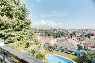 Haus in Lliçà d´Amunt. Casa independiente con jardín, piscina y vistas al montseny