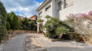 Casa a Nucli Urb. Casa en venta con 6 habitaciones y piscina.