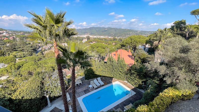 Foto 88072d6e-8a21-427c-9a98-6428b7778582. Casa  en venta con 6 habitaciones y piscina. en Argentona