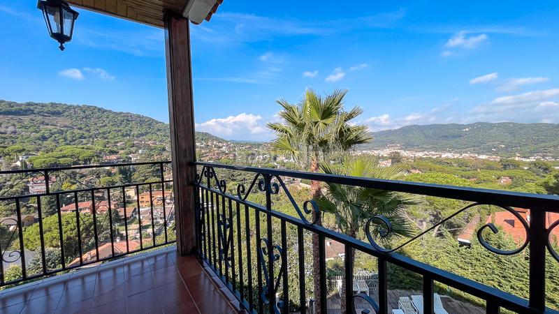 Foto c3d59b48-6f2f-4e91-a0f3-b3a00e2ea93d. Casa  en venta con 6 habitaciones y piscina. en Argentona