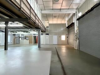 Miete Fabrikhalle in Nucli Urbà. Nave industrial de 500 metros más altillo de 300