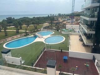 Appartement à Cala Blanca. Vivienda de tres dormitorios con dos baños, trastero y plaza de