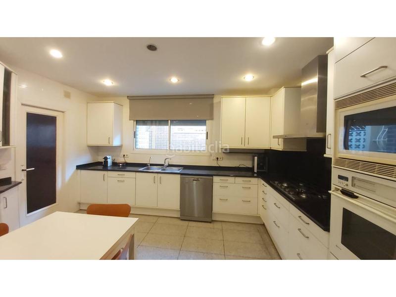 Foto 1572e5f6-c0fe-4664-afa3-371be4fc3705. Dúplex amb calefacció aparcament piscina a Eixample Sant Cugat del Vallès