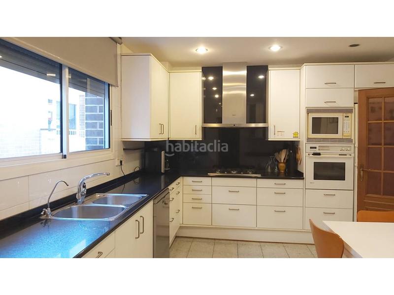 Foto 45dbfedf-2fda-41ac-99d2-09df723fd977. Zweistöckige wohnung mit heizung parking pool in Eixample Sant Cugat del Vallès