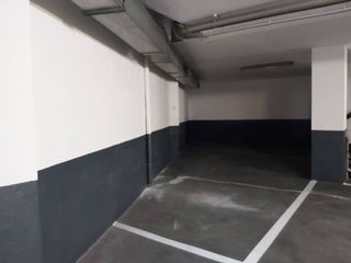Aparcament cotxe a Calle santiago rusinyol 2. Parking en venta en centre