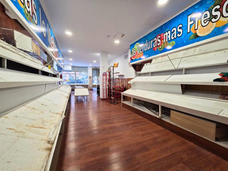 Foto f611b5af-68cb-42f7-9fa8-28bcef817922. Alquiler local comercial en calle sierra de albarracín 6 en Alcorcón