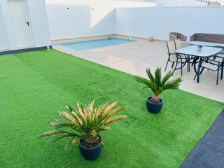Casa bifamiliare in Entrenúcleos. Casa pareada con piscina privada  entrenúcleos, dos hermanas
