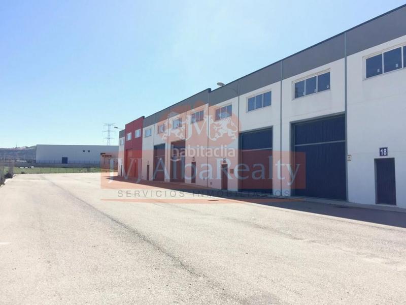 Foto f80cf7db-5e4c-4571-8172-9ccbb8ddce77. Nau industrial a Chinchilla de Monte - Aragón