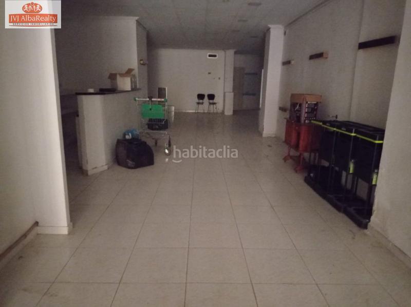 Foto fbdb29da-a992-471b-8b14-fe91444ecd0a. Alquiler local comercial amplio local a cinco minutos de la plaza mayor. en Albacete