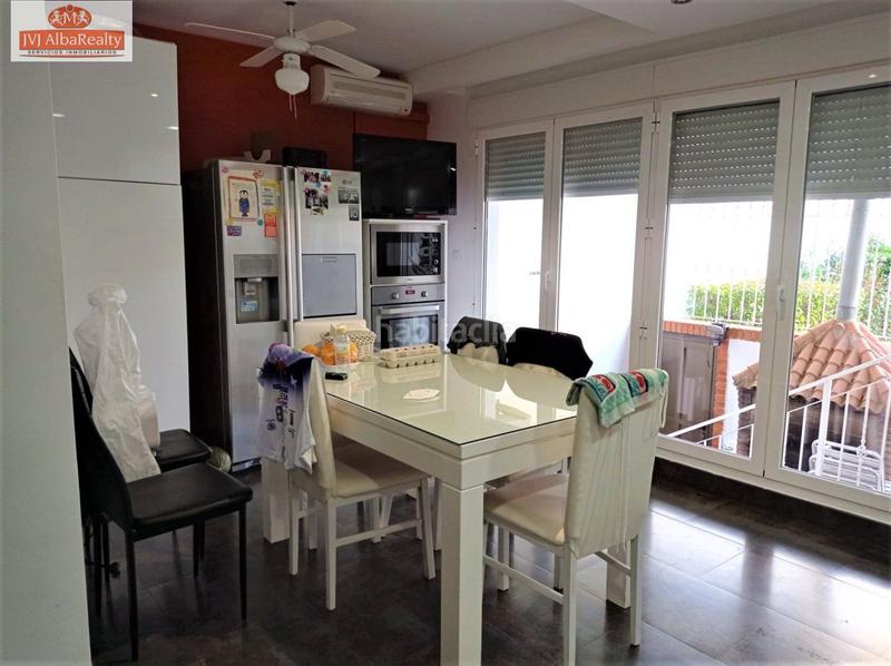 Foto bd4b1002-8526-449e-ba29-0cc5379db53e. Casa adossada amb calefacció aparcament piscina a Albacete