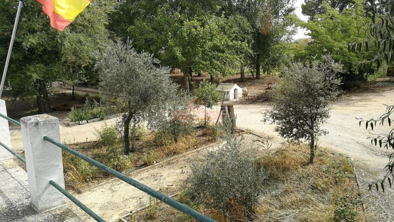 Foto b1df714f-bdaf-4941-978c-95483a91f241. Chalet mit parking in Pedanías - Extrarradio Albacete