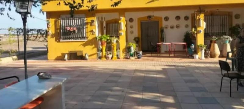 Foto 58b0290b-1e1a-488f-bbf4-a5e0389bf7b3. Chalet mit parking in Feria Albacete