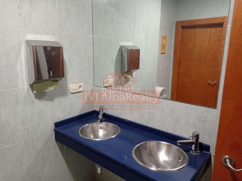 Foto 08b9d19c-9f54-48fa-ab07-1ad780d19a40. Rent business premise in Feria Albacete