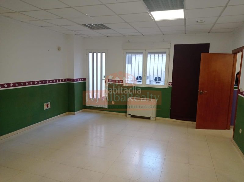 Foto 10fd4f6a-6b23-41a7-8165-176c22ddc0e7. Rent business premise in Feria Albacete