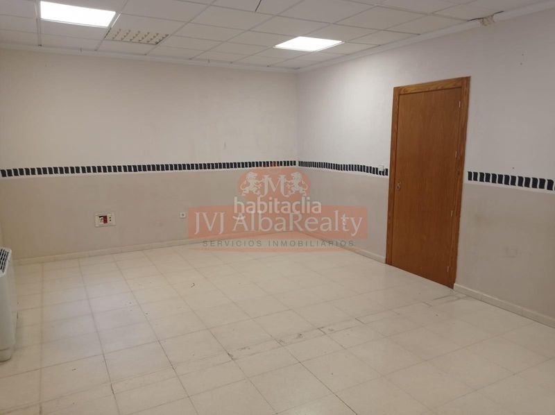 Foto 4974a5d5-3886-44e1-99e9-27406d7f2fd2. Rent business premise in Feria Albacete