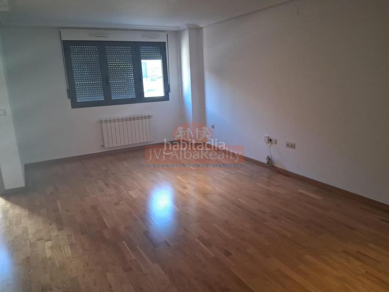 Foto 097345f1-65e1-4be9-a6da-5929ab402407. Rent chalet with heating parking pool in Facultad de Medicina Albacete