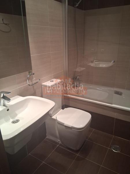 Foto cd599058-6760-41bc-bbd8-ebec8ff1f66a. Rent chalet with heating parking pool in Facultad de Medicina Albacete