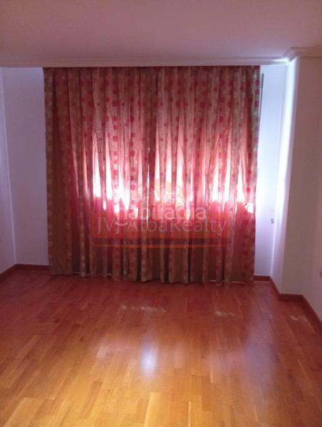 Foto f2b7fc59-6c50-4fc3-882b-3db353a8ff2c. Rent chalet with heating parking pool in Facultad de Medicina Albacete