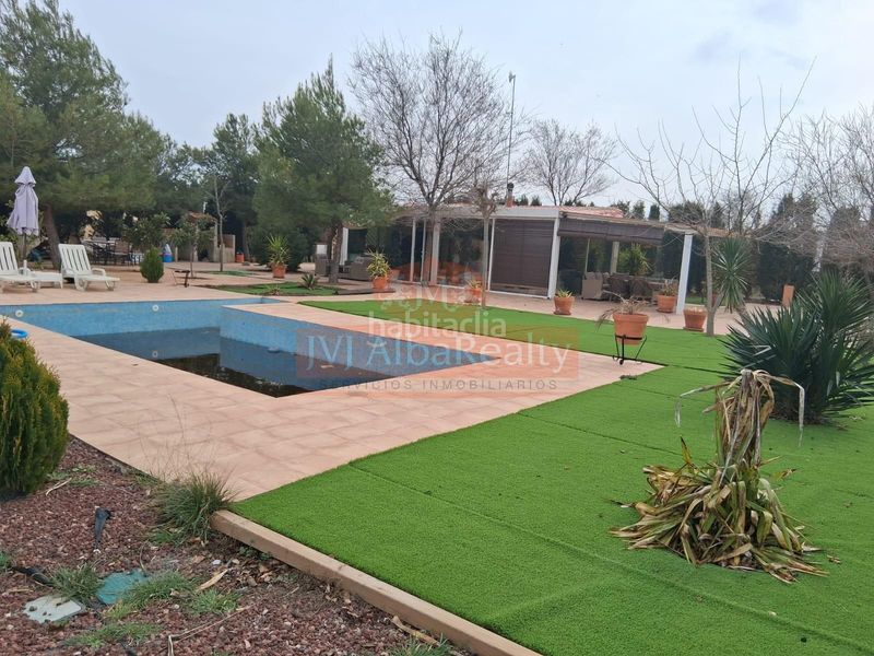 Foto 1948b462-c622-499d-aee6-b5aa5fb79148. Xalet amb aparcament piscina a Feria Albacete