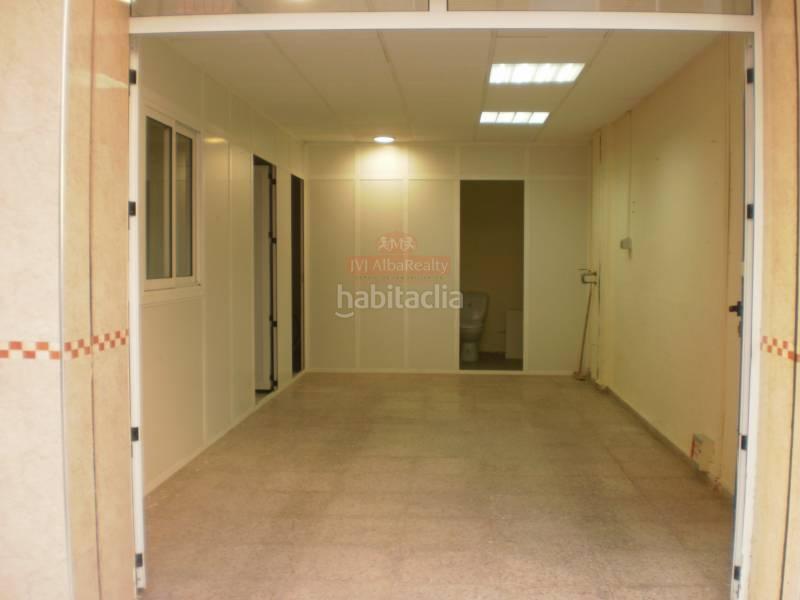 Foto 10639b05-68d3-4913-a689-4193f3adbac4. Alquiler local comercial se alquila local comercial 100 m2 zona Industria con tres despachos. en Albacete