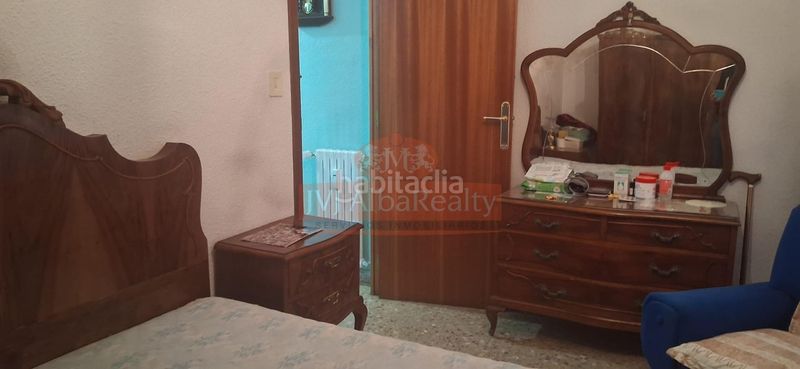 Foto fec5c2a3-9c99-4aa5-a3e9-c6302e4cbc0e. Pis amb calefacció aparcament piscina a Ensanche - Franciscanos Albacete