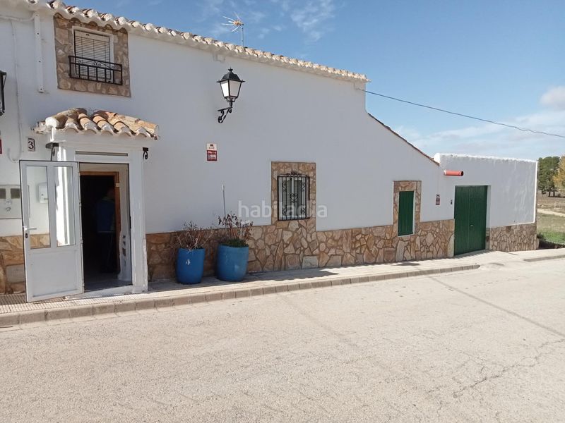 Foto c6099865-7dc3-4001-9452-62ea0588e45c. Casa amb aparcament a Lezuza