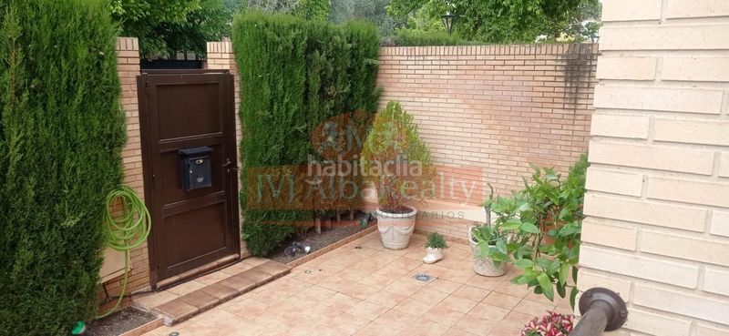 Foto f8fbf2c0-4788-4105-9dd9-e9e99c9f522b. Casa adossada amb calefacció aparcament a Alto de los Molinos Albacete