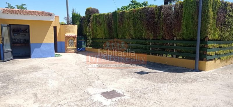 Foto 2f005445-fe52-4f4c-b984-c300a79d61db. Casa amb aparcament piscina a La Milagrosa Albacete
