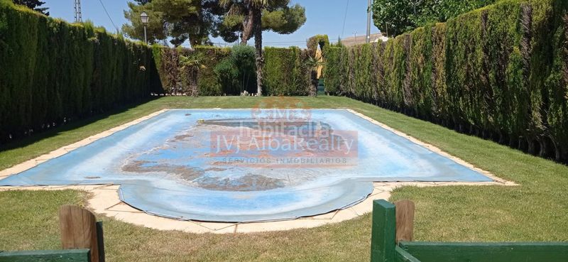 Foto 3467e1df-dd0a-405f-8128-3e483d75841a. Casa amb aparcament piscina a La Milagrosa Albacete