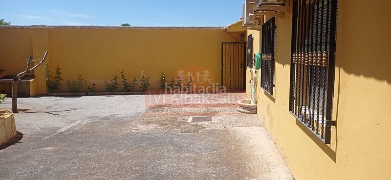 Foto 4350601b-239a-4bd2-a461-b732de921606. Casa amb aparcament piscina a La Milagrosa Albacete